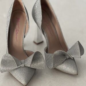 Betsey Johnson Nobble Half d'Orsay Pointed Toe Pump (Size 6-1/2)